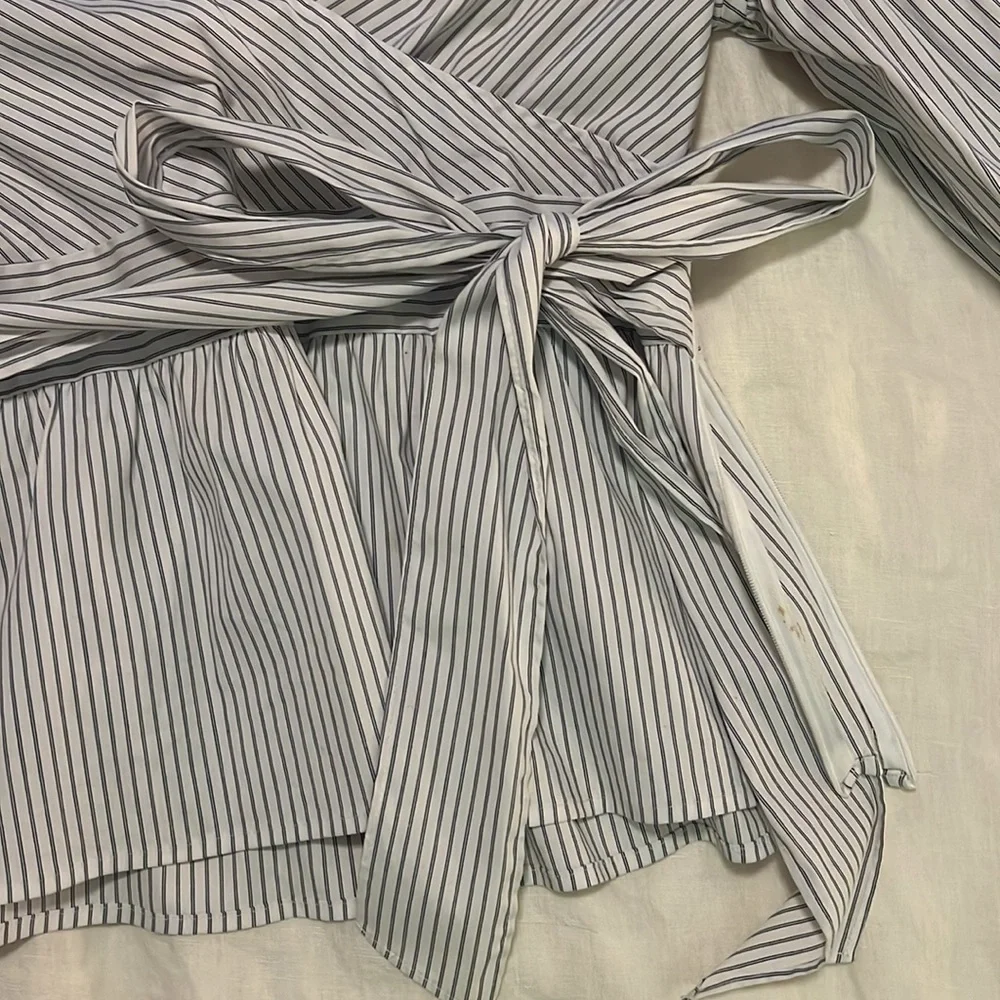 Express off the shoulder blouse - Picture 3 of 4